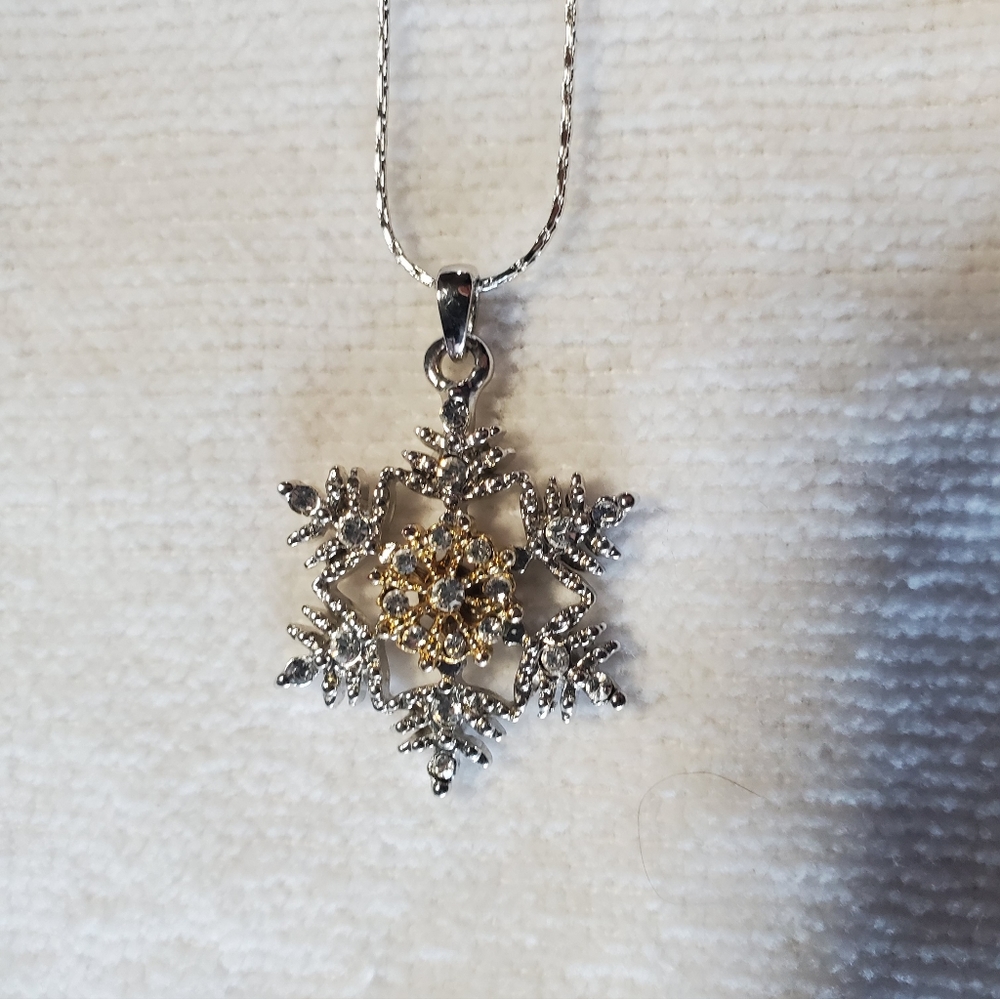 Snowflake Necklace, Silver Tone Metal, 18 Inch Chain, 1 Inch Charm